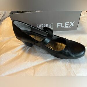 Life stride dress shoes new in box size 7.5